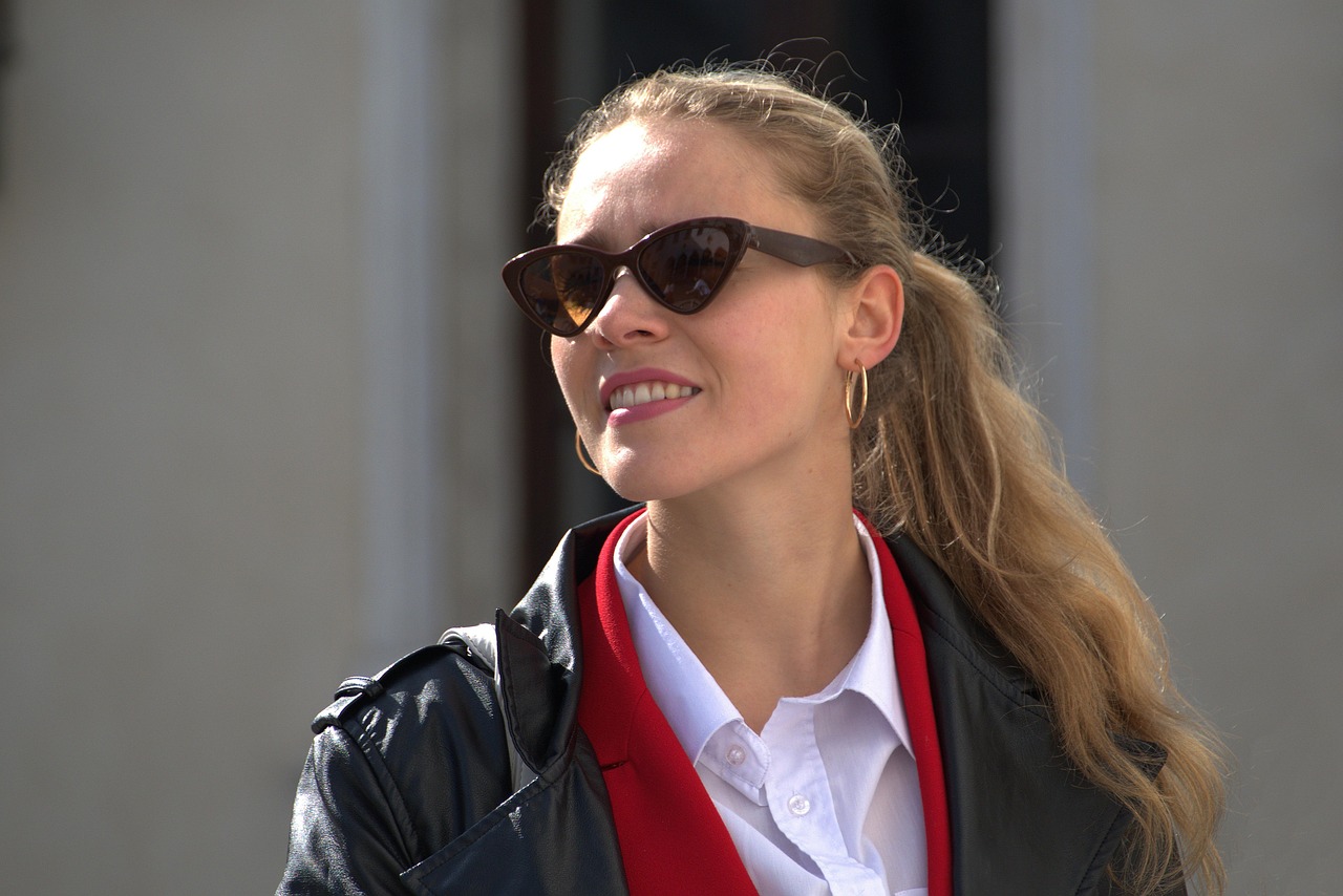 entdecken sie eine große auswahl an modischen sonnenbrillen für damen und herren. schützen sie ihre augen stilvoll und finden sie das perfekte accessoire für sonnige tage. jetzt hochwertige sonnenbrillen online kaufen!